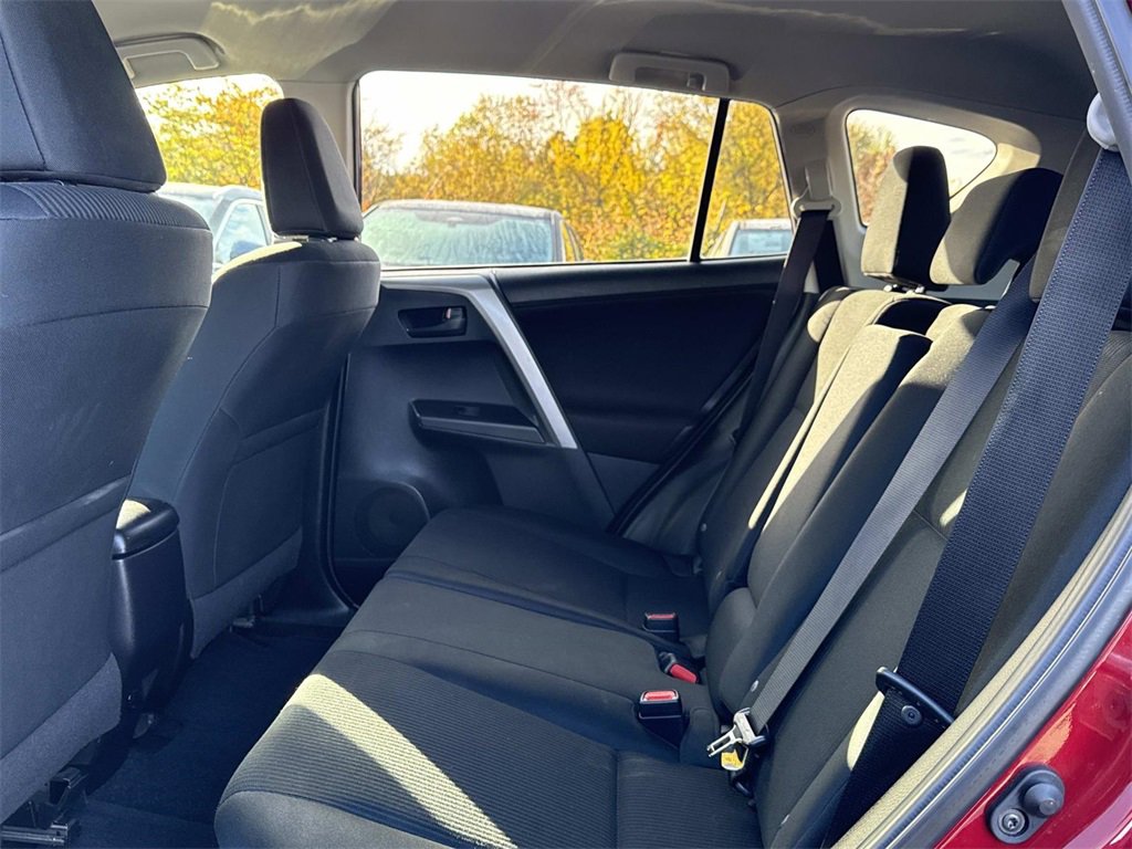 Used 2018 Toyota RAV4 LE image 13
