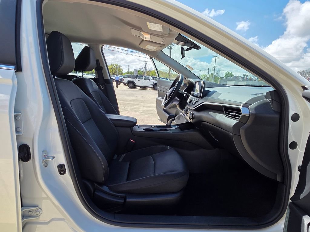 Used 2025 Nissan Altima 2.5 SV image 13