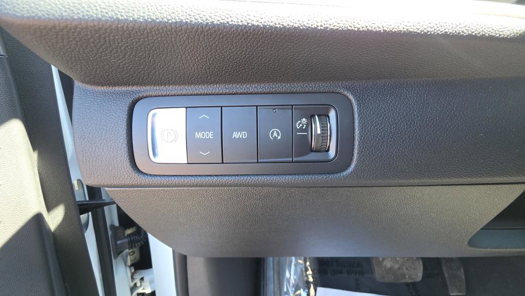 Used 2025 Chevrolet Traverse LT w/ Driver Confidence Package AWD/4WD image 29
