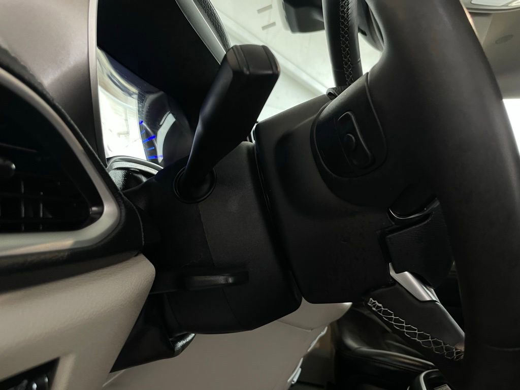 Used 2023 Chrysler Pacifica Touring-L image 32