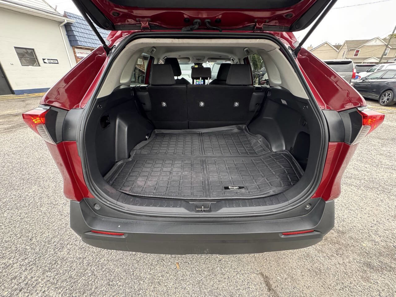 Used 2025 Toyota RAV4 XLE image 59