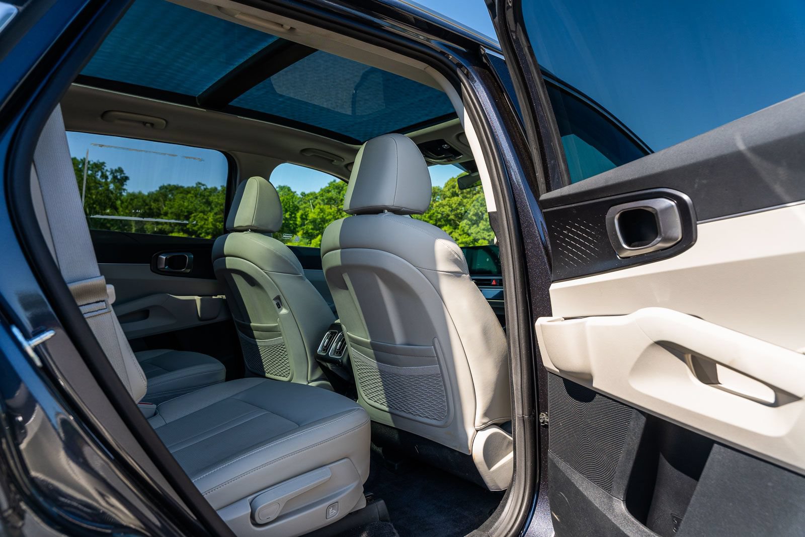 Used 2025 Kia Sorento EX w/ Panoramic Sunroof Package FWD image 13
