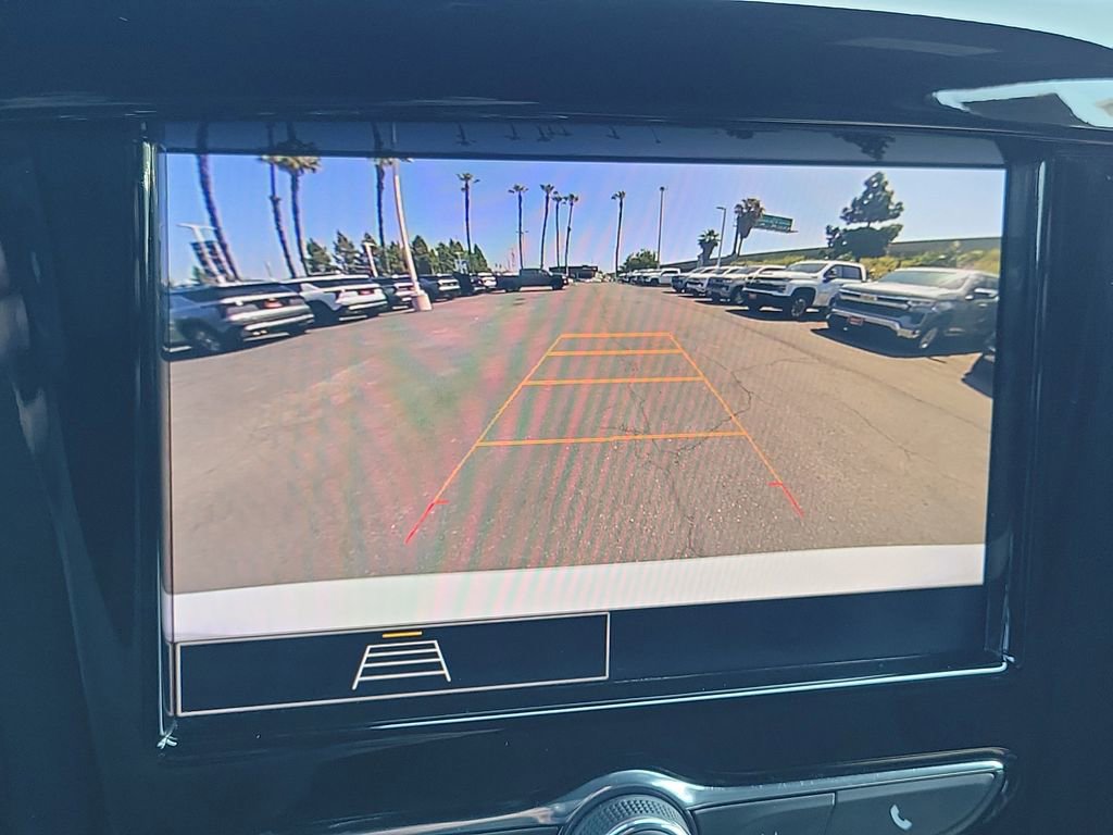 Used 2023 Chevrolet Traverse LT image 9