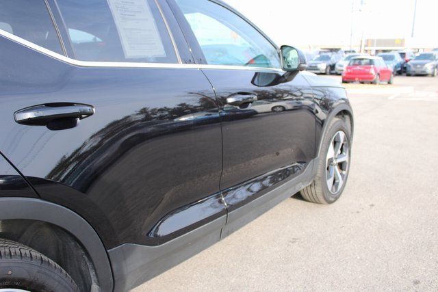 Used 2025 Volvo XC40 B5 Plus image 50