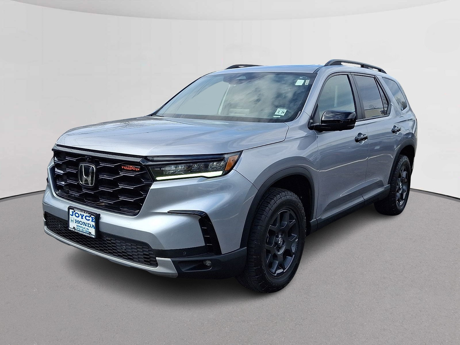 Certified 2024 Honda Pilot TrailSport image 4