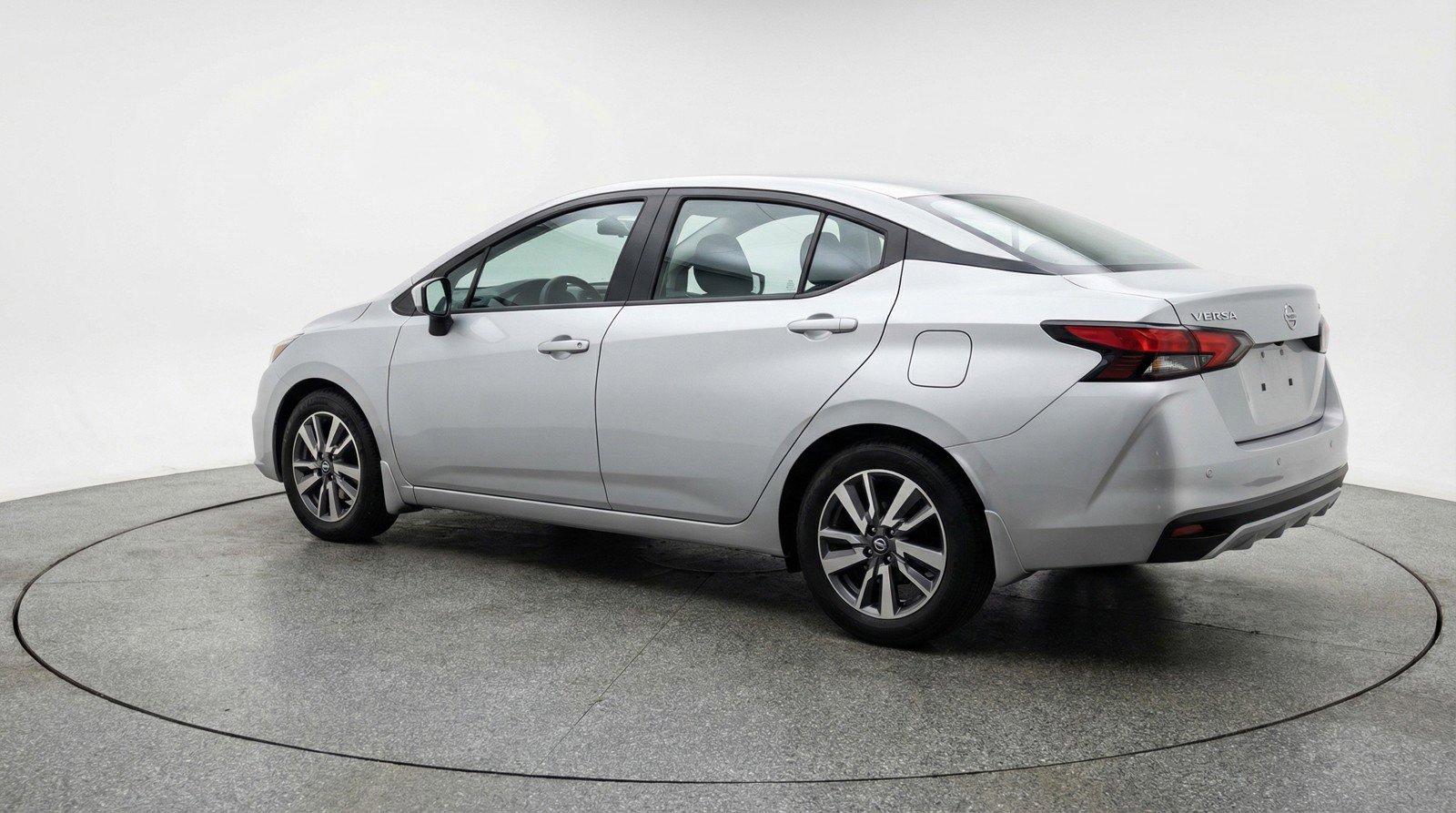 Used 2025 Nissan Versa SV image 6