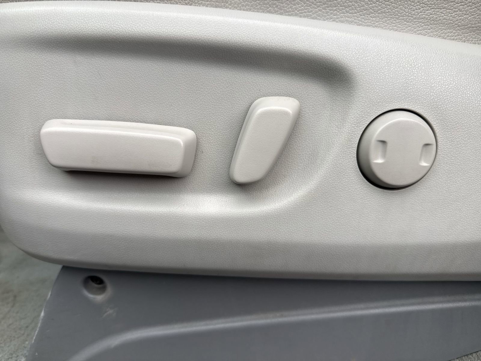 Used 2014 Toyota Sienna XLE image 13