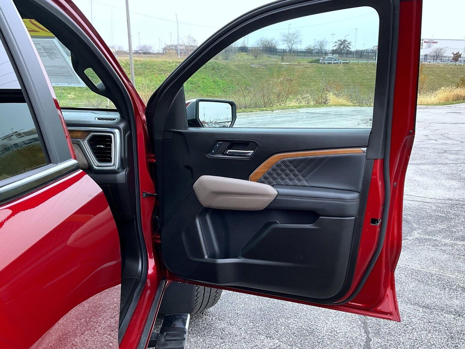 Certified 2024 GMC Canyon Denali image 17