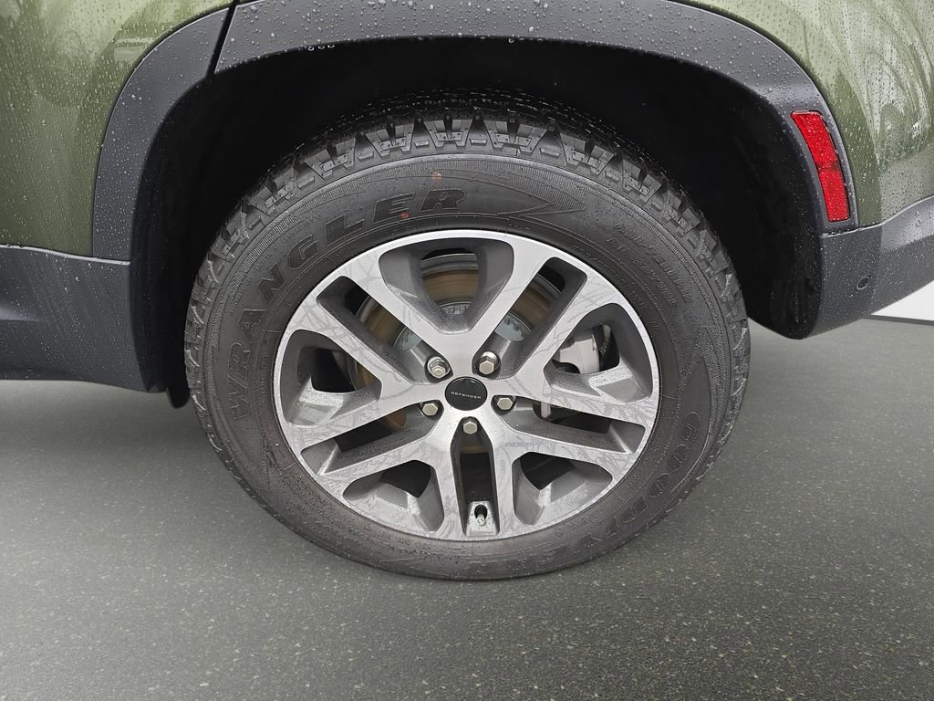 New 2026 Land Rover Defender 110 S image 36