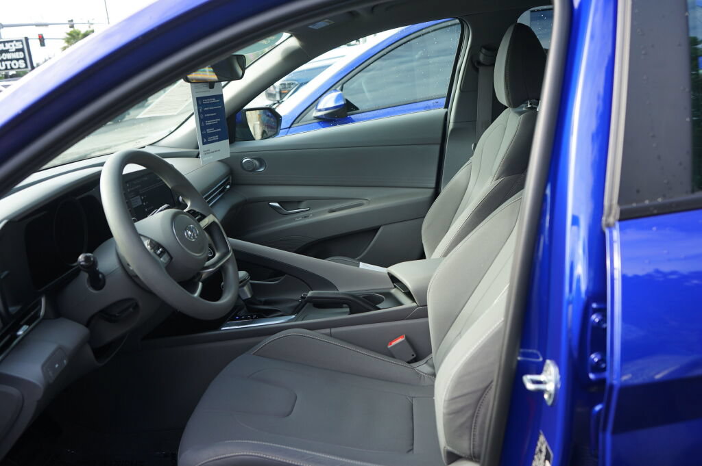 Certified 2023 Hyundai Elantra SEL FWD image 7