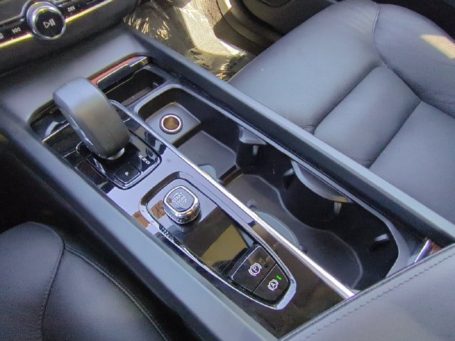Used 2024 Volvo XC60 T8 Plus w/ Protection Package Premier AWD/4WD image 24