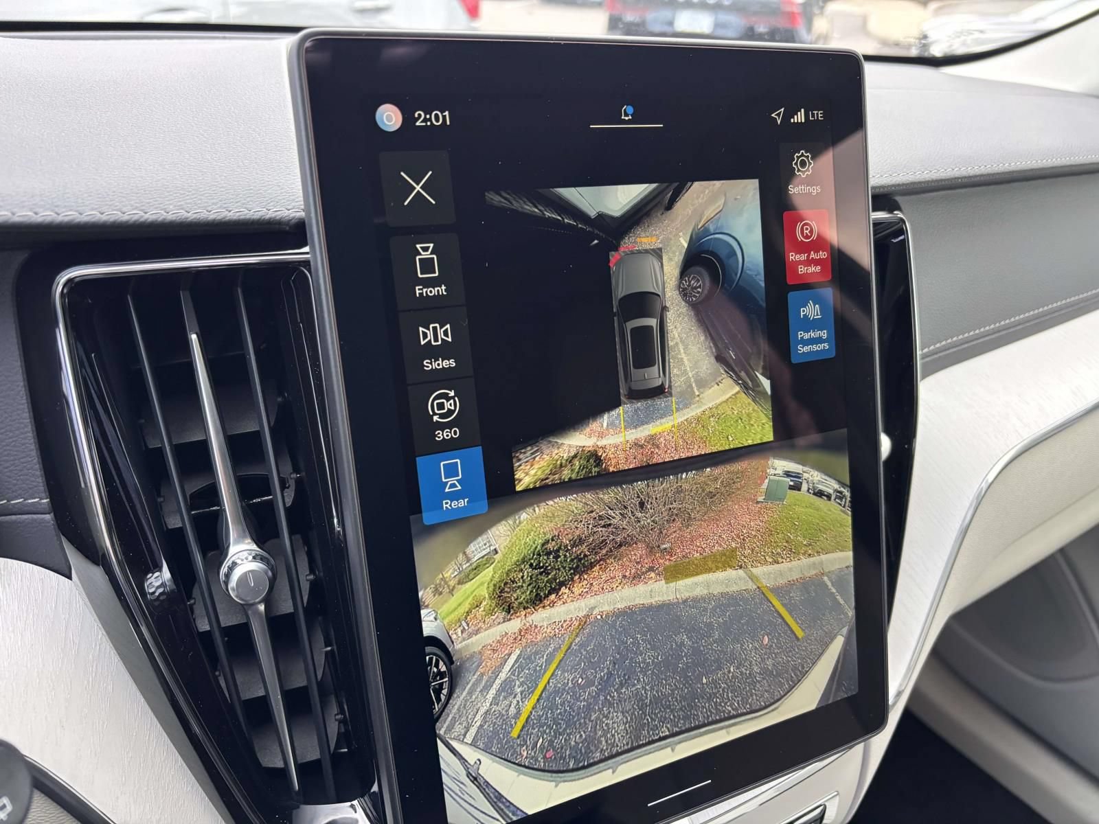 New 2026 Volvo XC60 B5 Ultra w/ Protection Package Premier AWD/4WD image 18