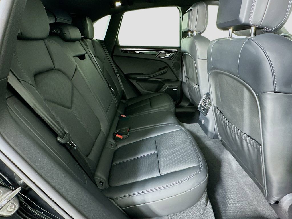 Used 2025 Porsche Macan image 29