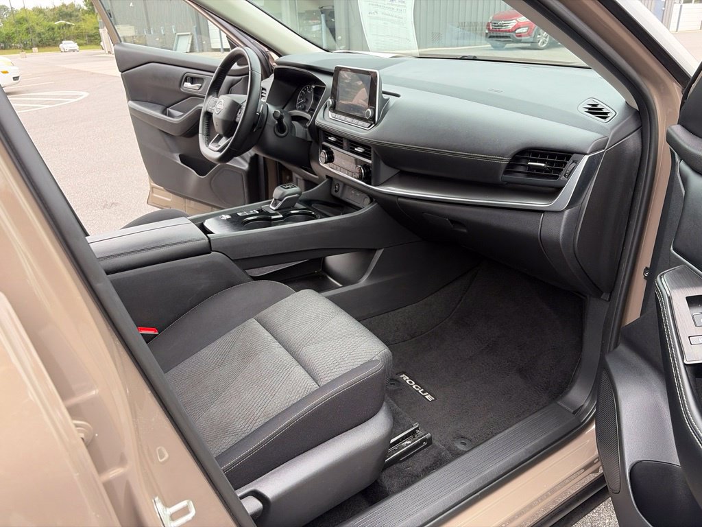 Certified 2025 Nissan Rogue SV FWD image 27