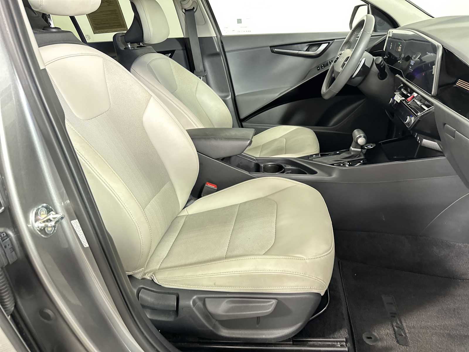 Used 2023 Kia Niro EX FWD image 27