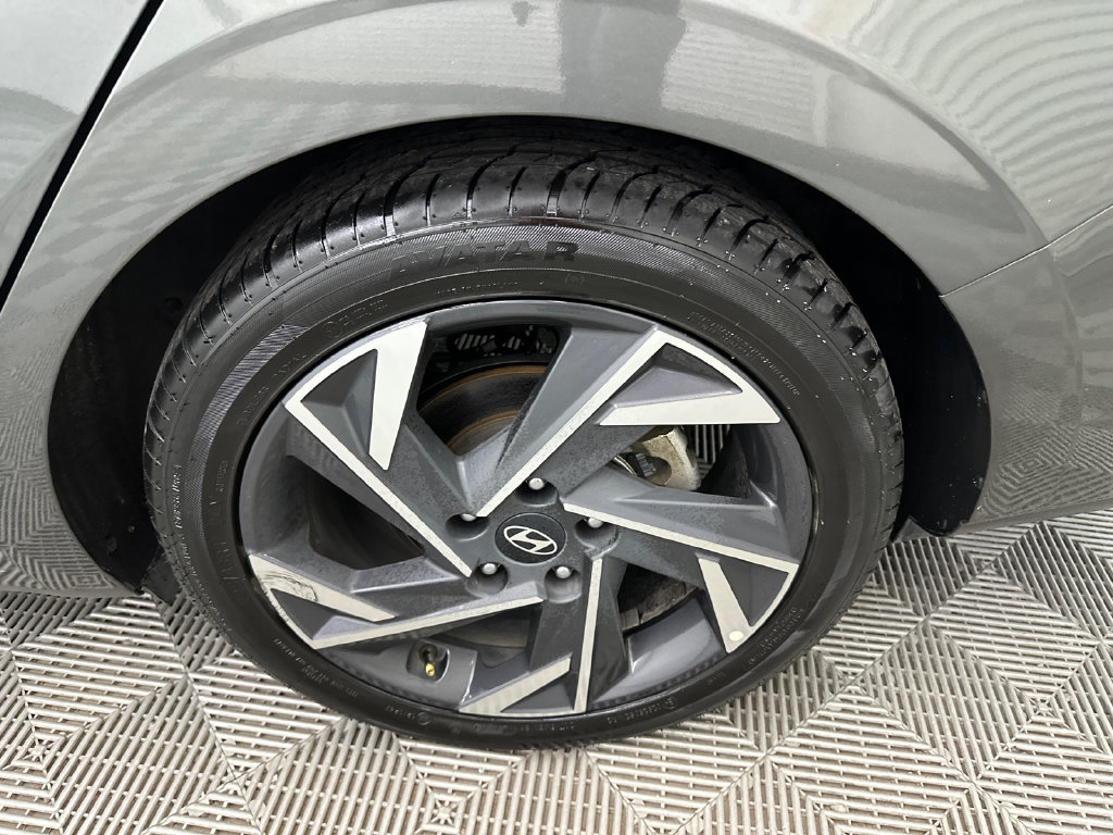 Used 2025 Hyundai Elantra Limited FWD image 19