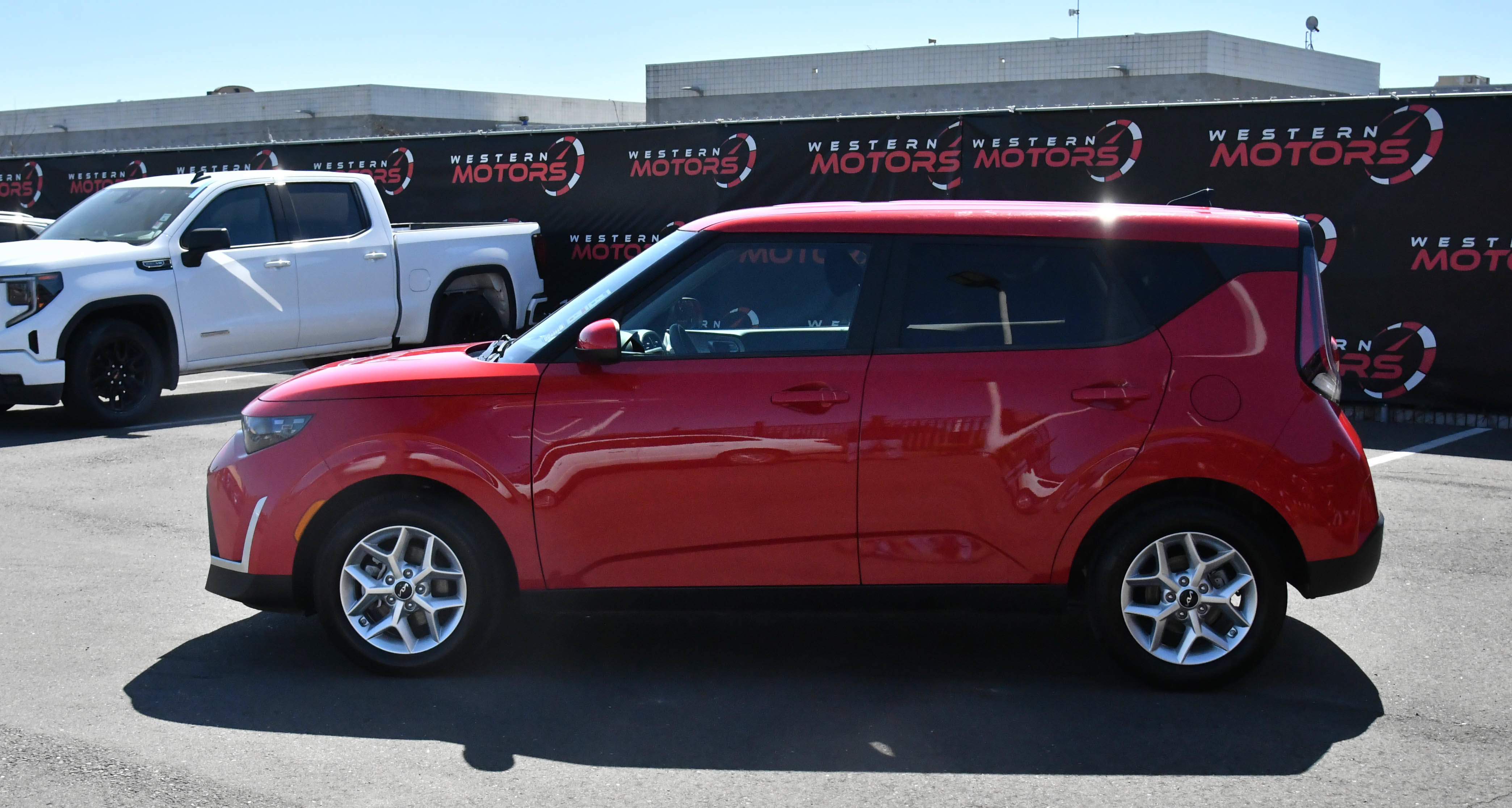 Used 2024 Kia Soul LX w/ Option Group 015 FWD image 4