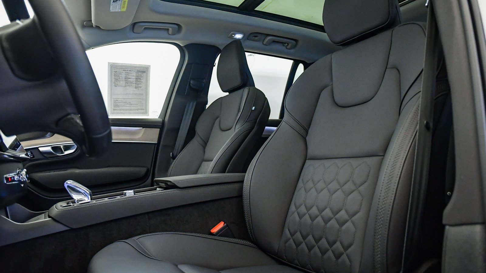 Certified 2025 Volvo XC90 B6 Plus w/ Protection Package Premier image 21