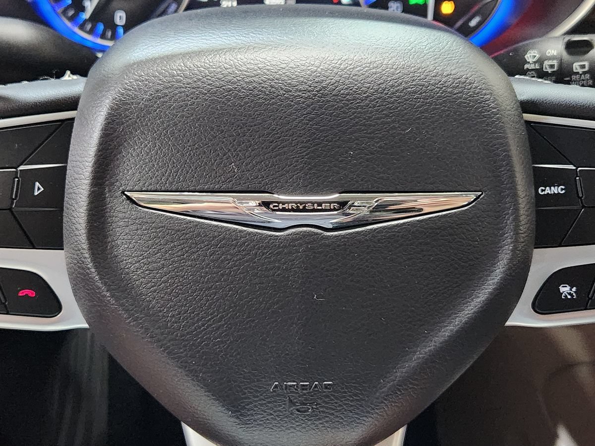 Used 2023 Chrysler Pacifica Limited w/ Uconnect Theater Family Group FWD image 52