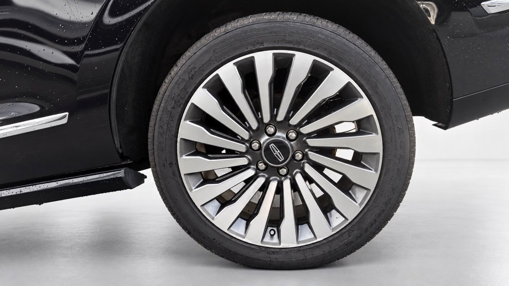 Used 2021 Lincoln Navigator Reserve w/ Luxury Package AWD/4WD image 8