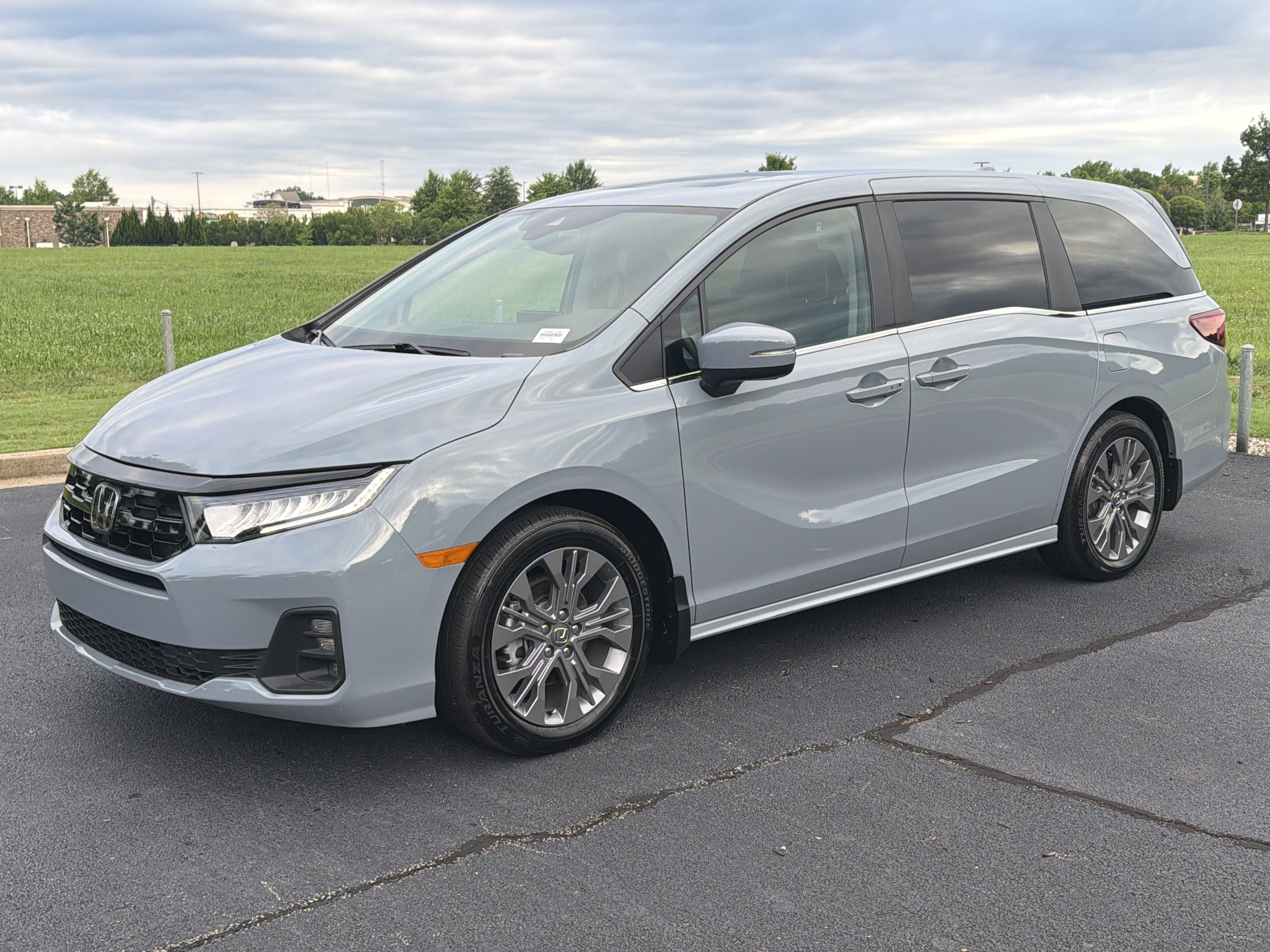 Certified 2025 Honda Odyssey Touring image 5