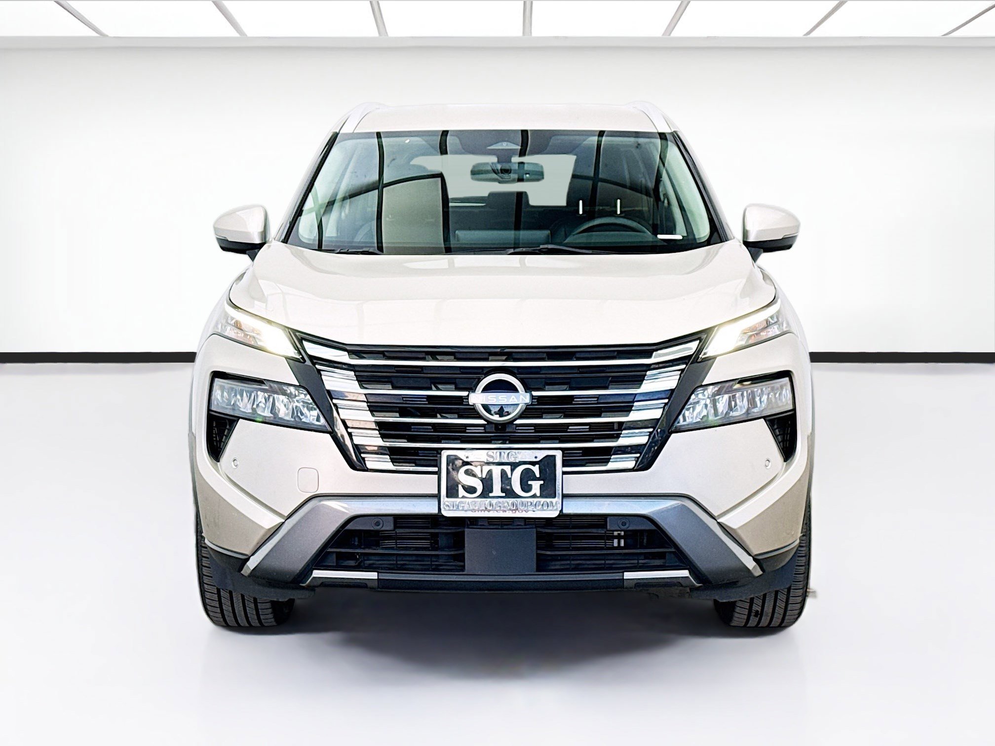 Used 2024 Nissan Rogue SL AWD/4WD image 2