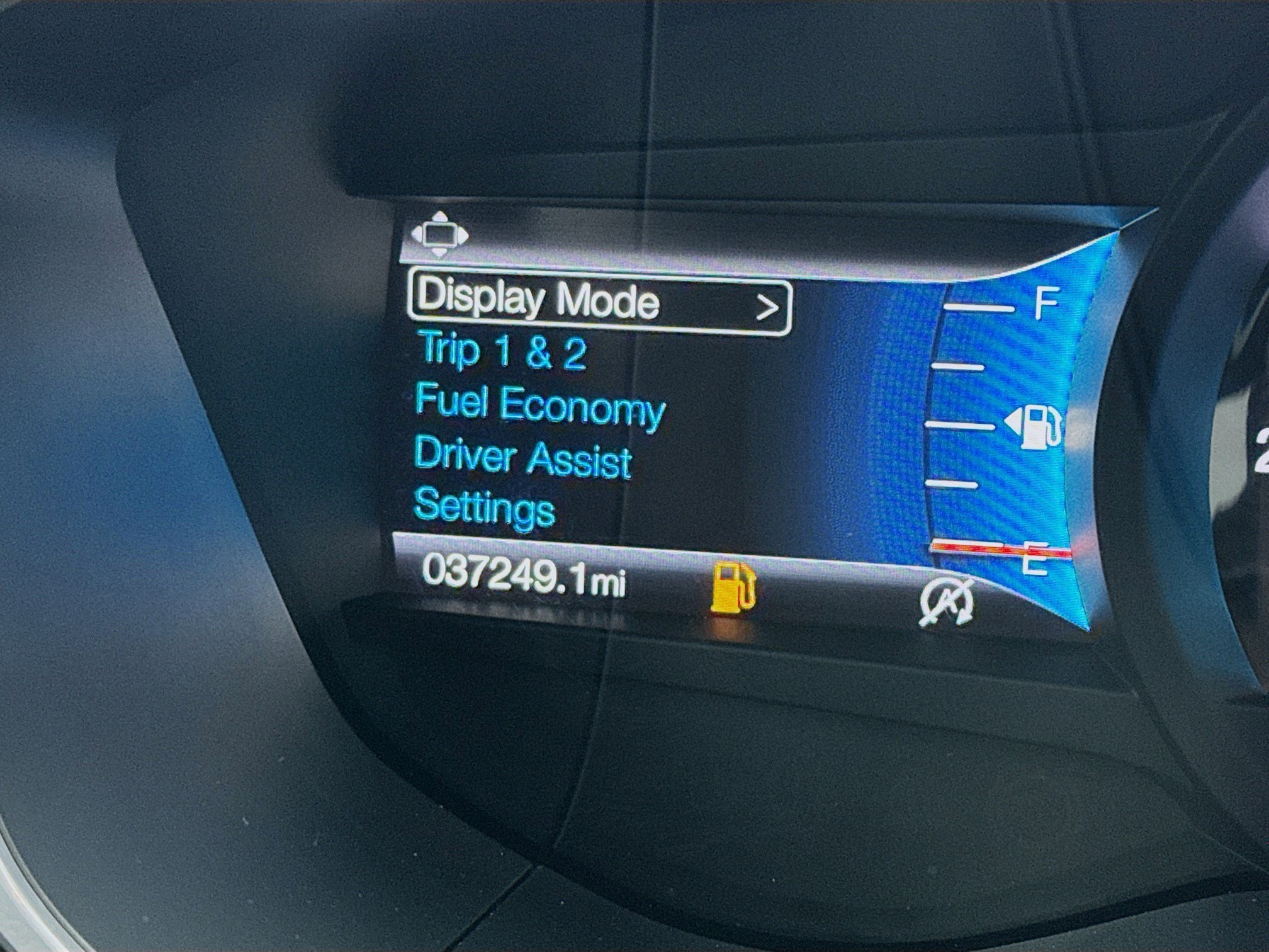 Used 2020 Ford Fusion SE FWD image 8