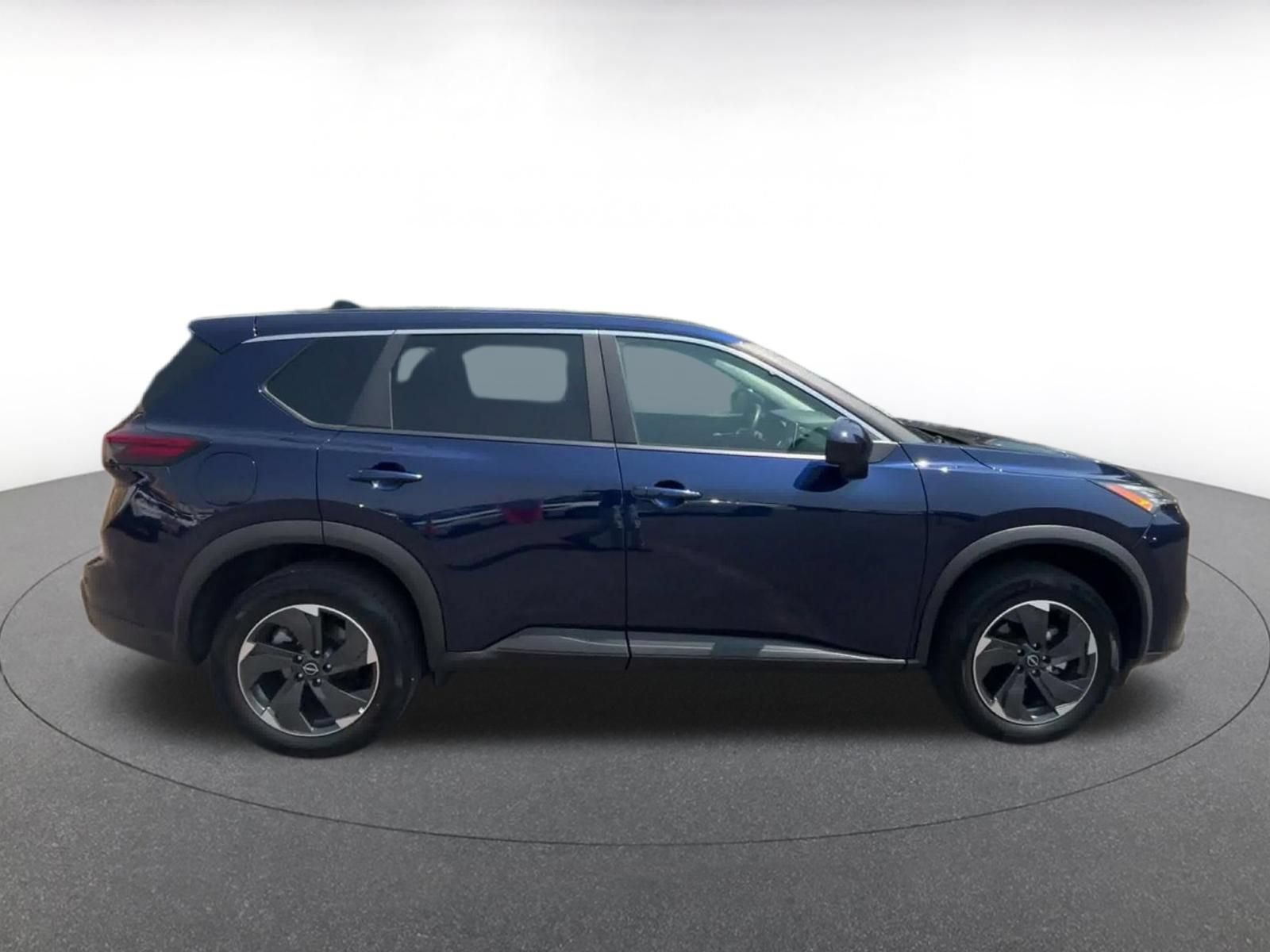Used 2025 Nissan Rogue SV AWD/4WD image 16