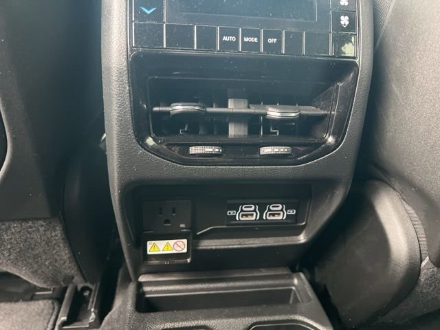 Used 2024 Jeep Grand Cherokee L Altitude AWD/4WD image 22