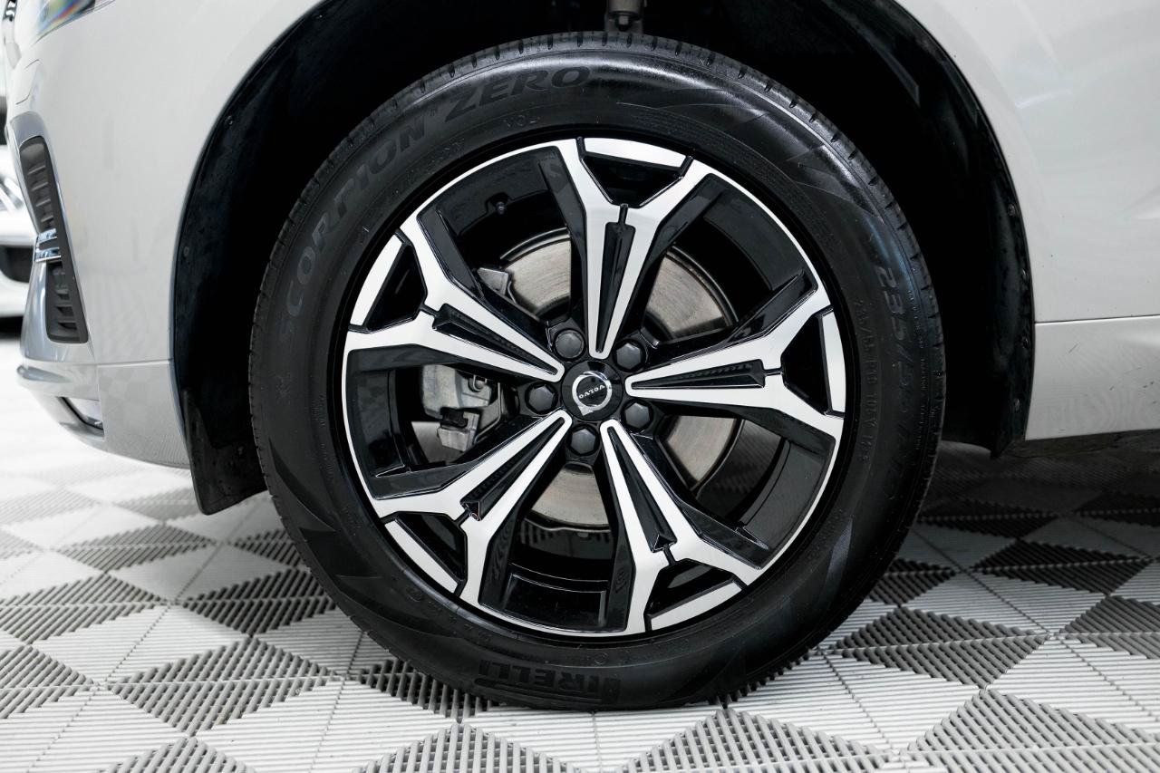 Used 2022 Volvo XC60 B5 Momentum w/ Climate Package FWD image 23
