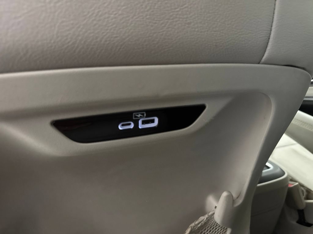 Used 2021 Chrysler Pacifica Touring-L FWD image 45