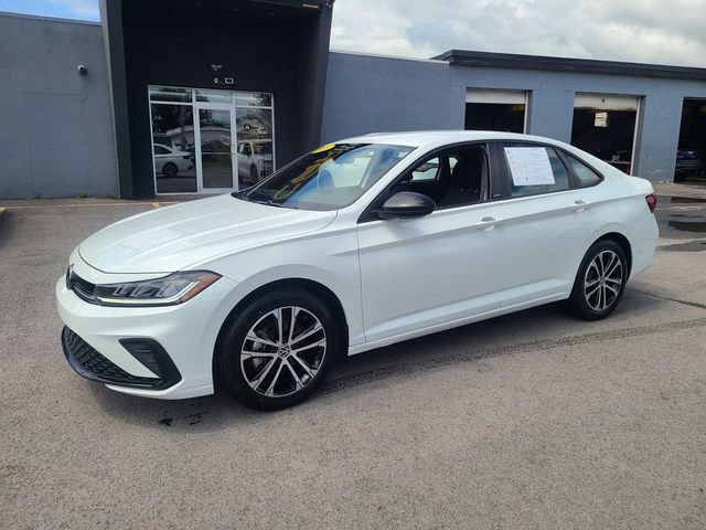 Used 2025 Volkswagen Jetta Sport FWD image 2