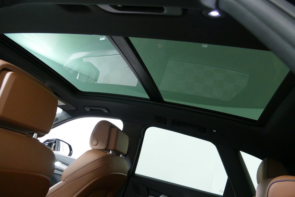 Certified 2025 Audi Q5 2.0T Premium Plus w/ Premium Plus Package AWD/4WD image 11