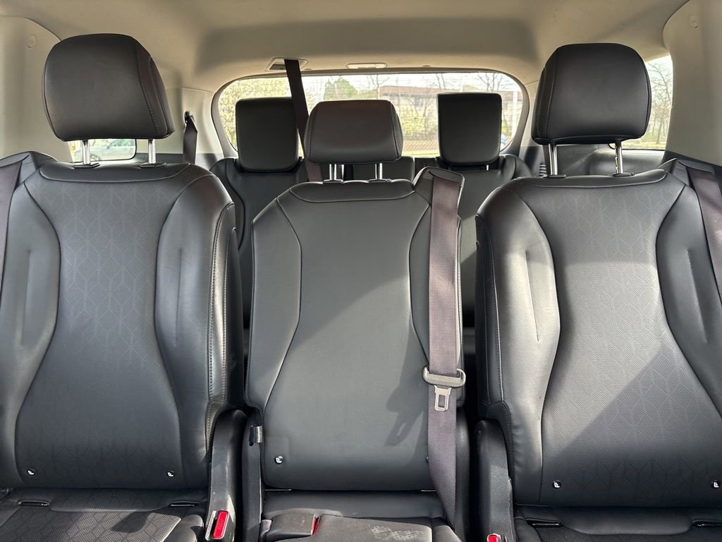 Used 2025 Kia Carnival image 19