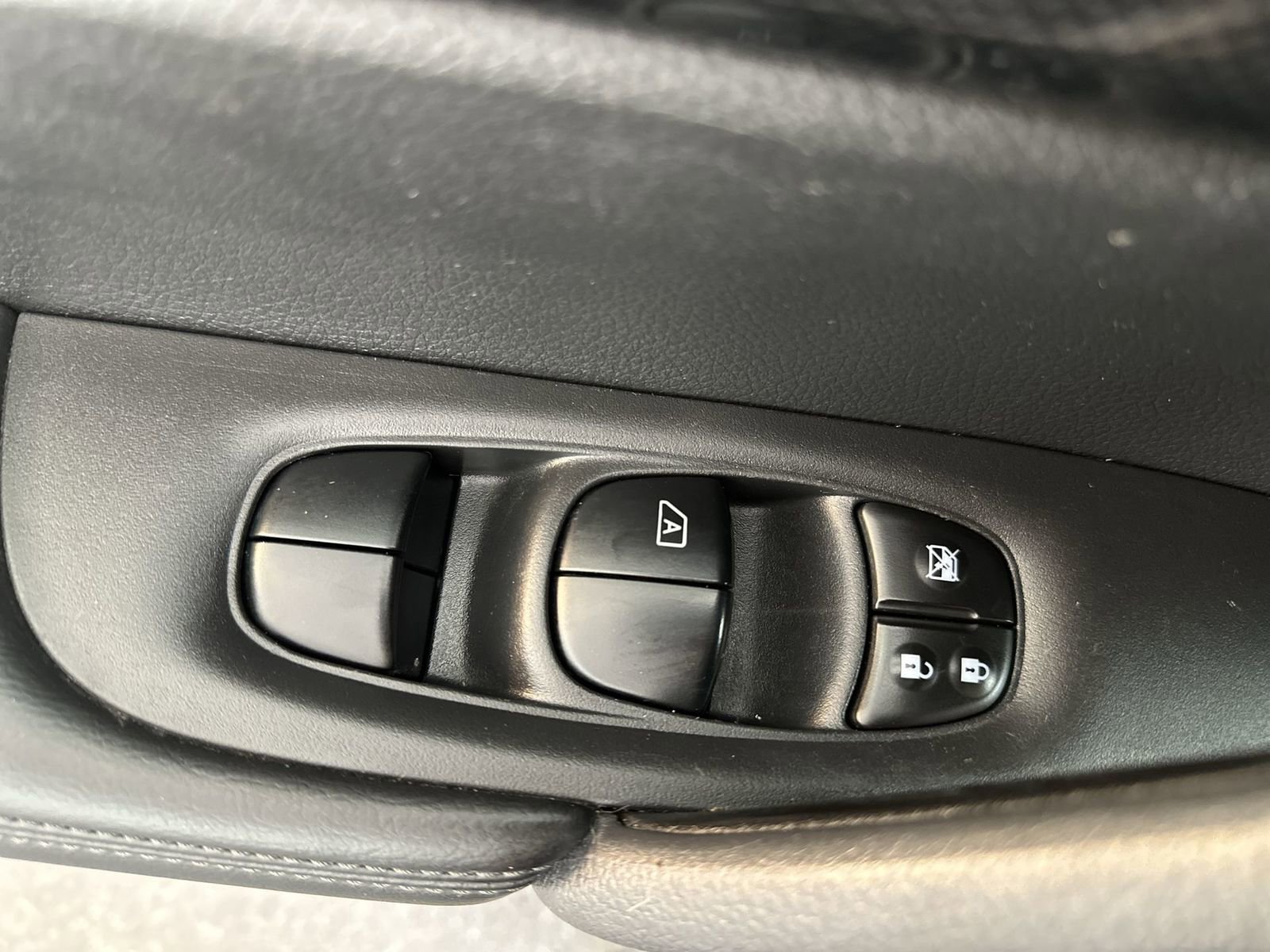 Used 2016 Nissan Rogue SL image 13