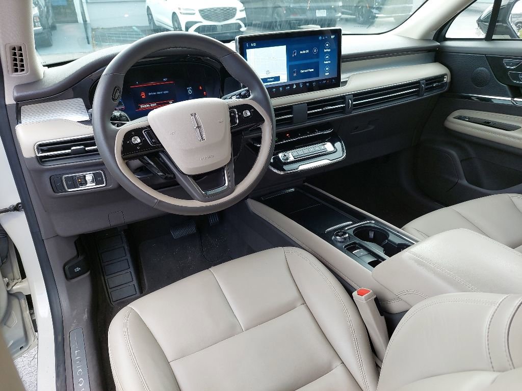 Used 2024 Lincoln Corsair FWD image 13