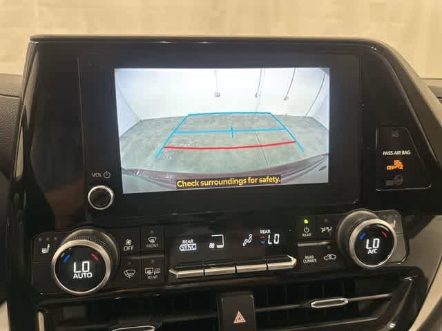 Used 2023 Toyota Highlander XLE FWD image 23