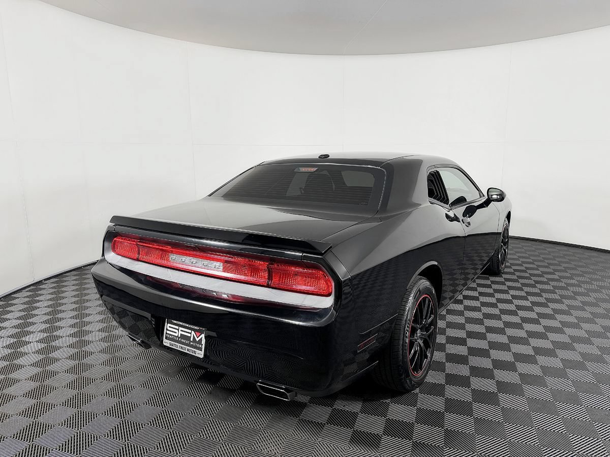 Used 2012 Dodge Challenger R/T RWD image 9