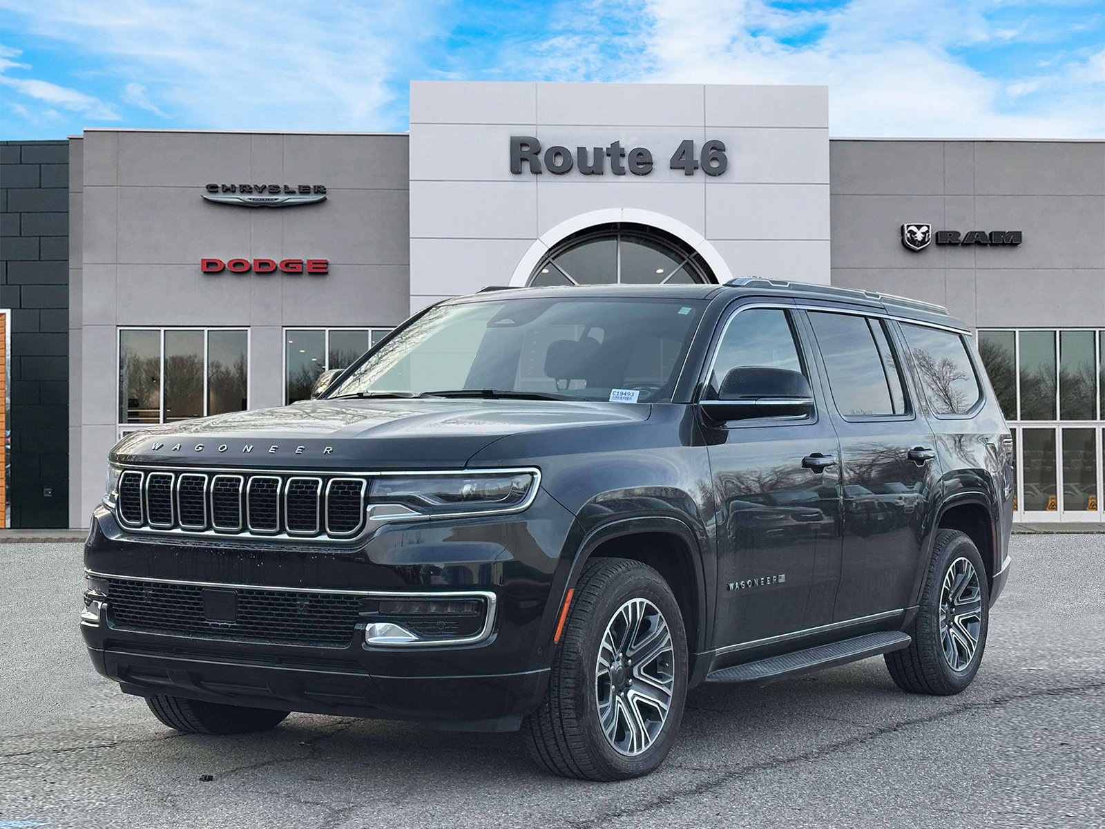 Used 2024 Jeep Wagoneer 4WD w/ Premium Group I image 2