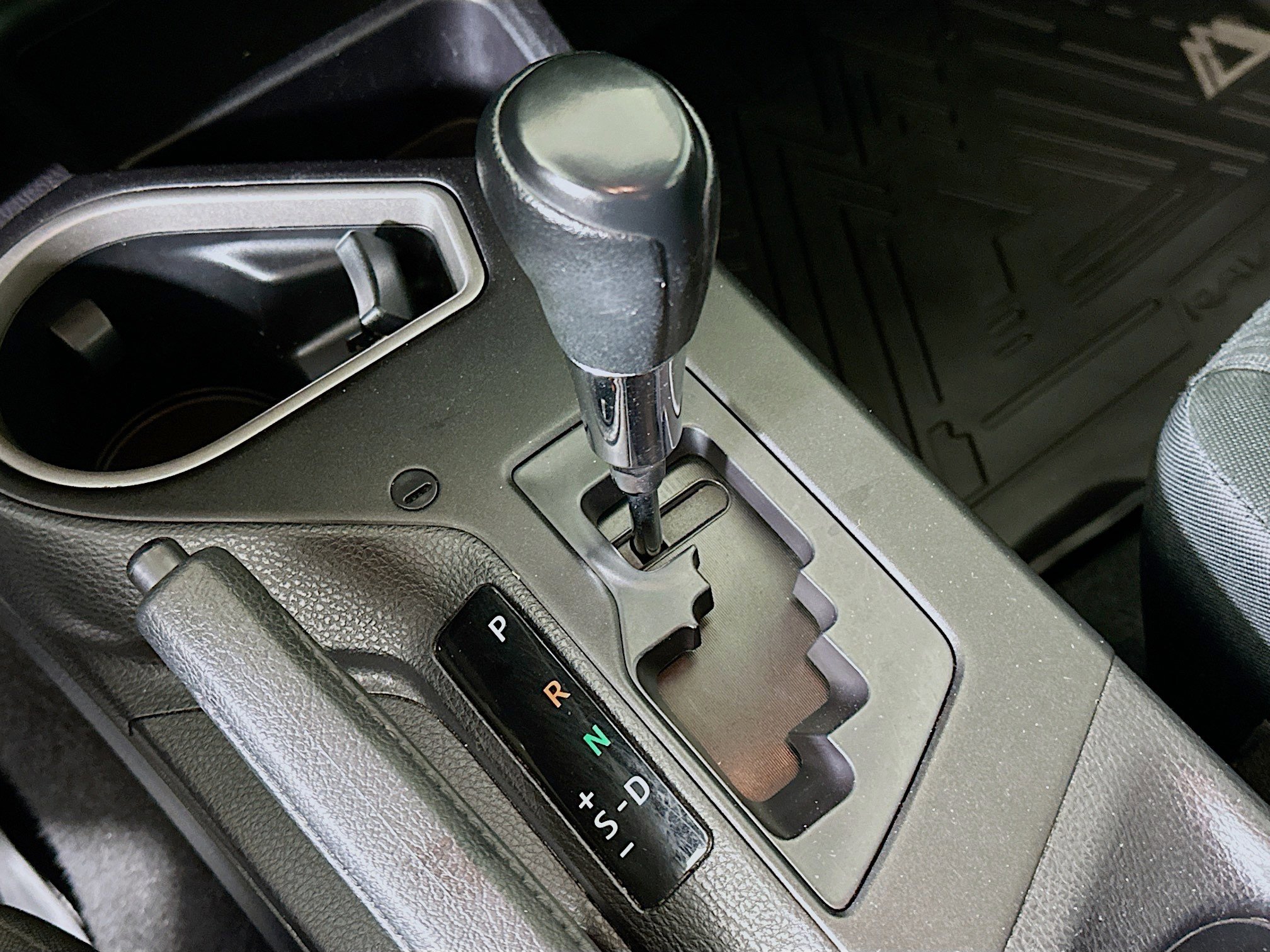 Used 2018 Toyota RAV4 LE w/ Carpet Mat Package image 23