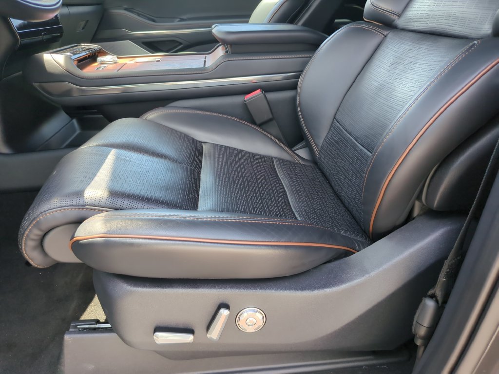 Used 2025 Lincoln Navigator Black Label AWD/4WD image 24