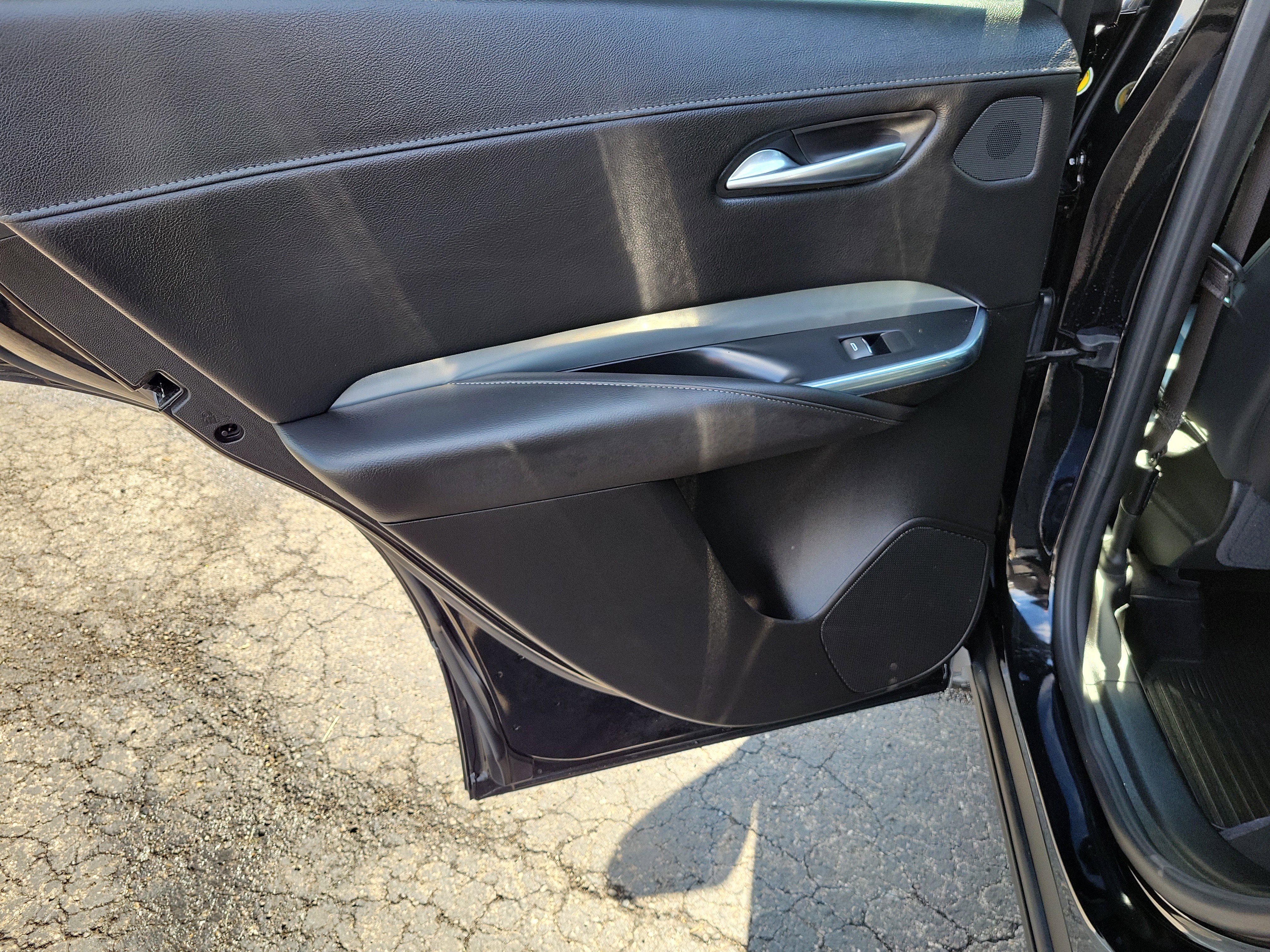 Used 2023 Cadillac XT4 Premium Luxury image 16