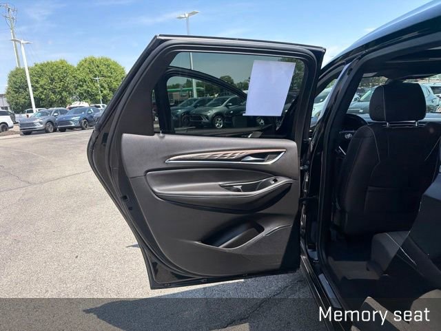 Used 2023 Buick Enclave Avenir AWD/4WD image 27