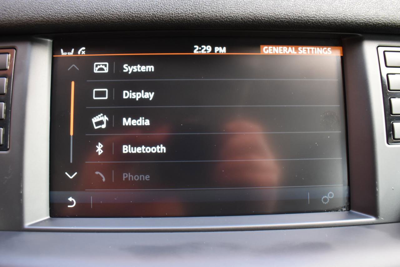 Used 2017 Land Rover Discovery Sport HSE image 29