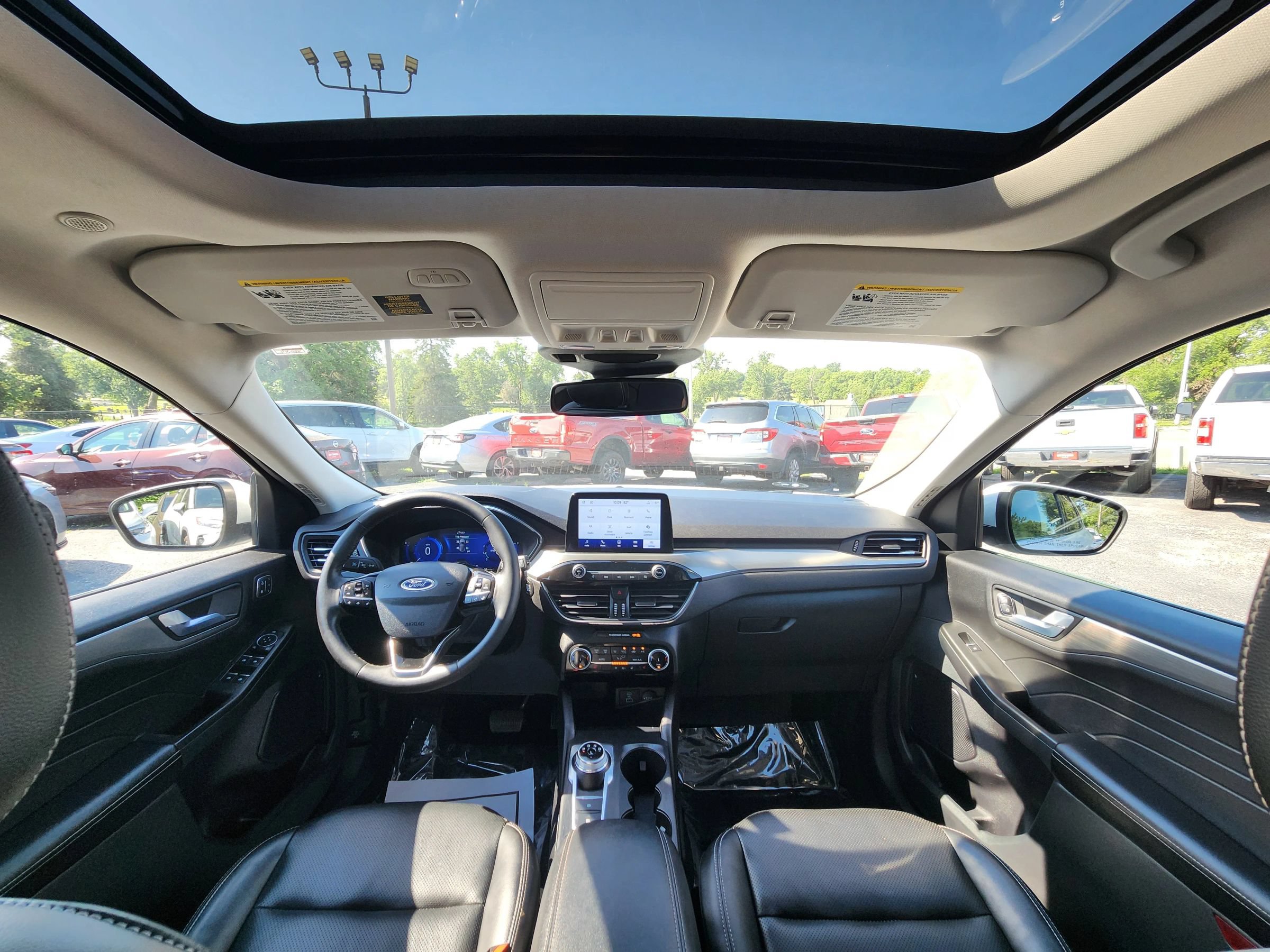 Used 2022 Ford Escape Titanium w/ Class II Trailer Tow Package AWD/4WD image 9