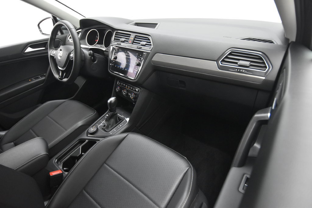 Used 2021 Volkswagen Tiguan SE w/ Panoramic Sunroof Package AWD/4WD image 24