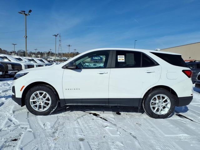 Used 2023 Chevrolet Equinox LS w/ LS Convenience Package image 4