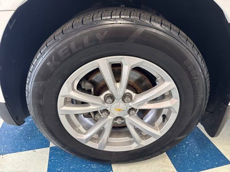 Used 2017 Chevrolet Equinox LT w/ Convenience Package image 19