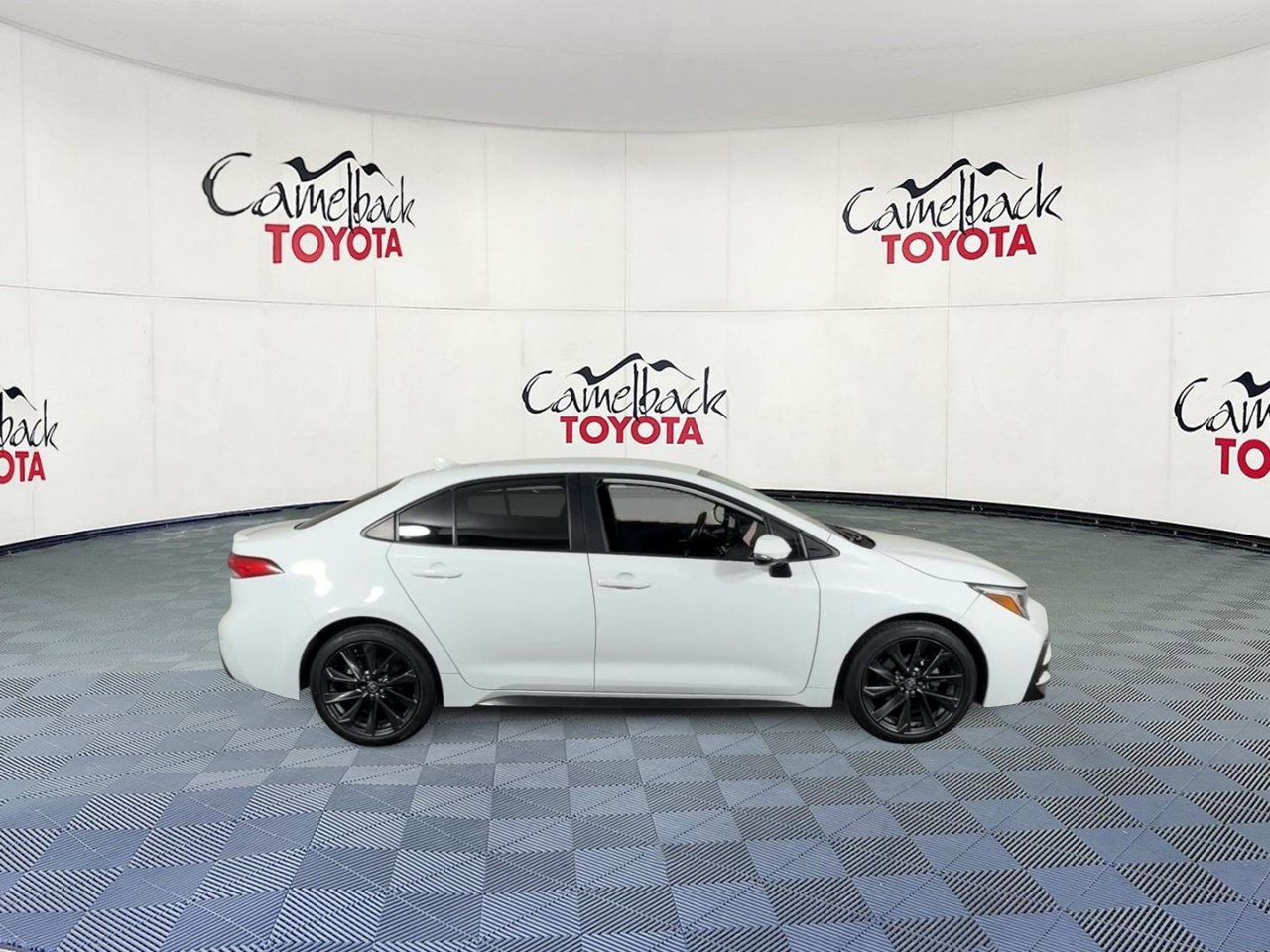 Used 2024 Toyota Corolla SE FWD image 4