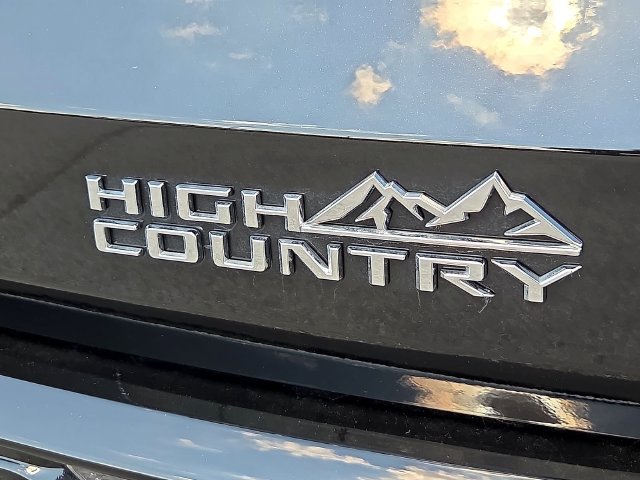 Used 2025 Chevrolet Traverse High Country FWD image 11